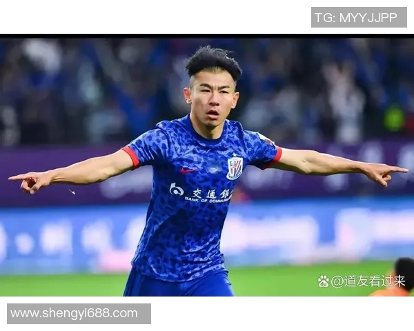 绝境时刻力挽狂澜 足球球星关键进球点燃全场激情